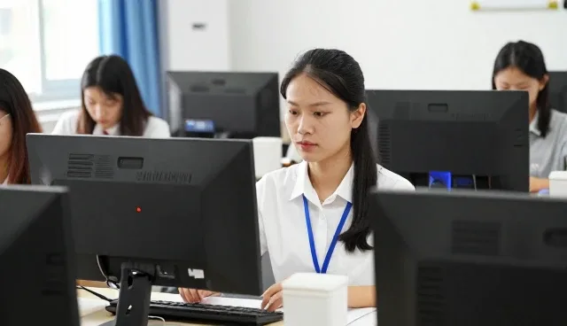 智能学习系统在教学策略中的实际应用与性能考量